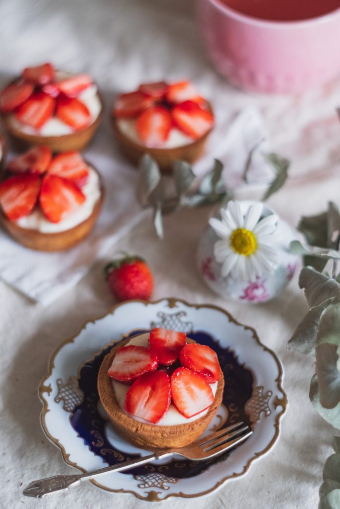 Tea Party pie of strawberries and cream